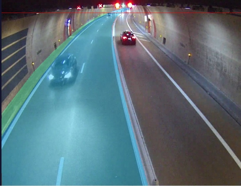 Incident detection in a tunnel: vehicles tracked by AI