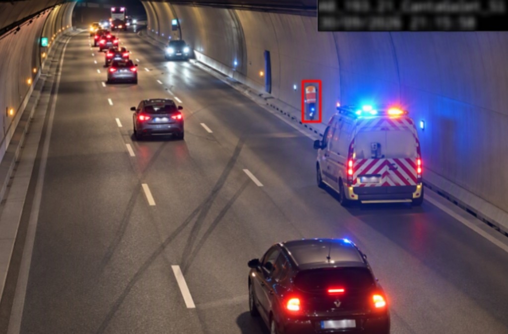 Road tunnel: pedestrian detected on the emergency lane next to an intervention van